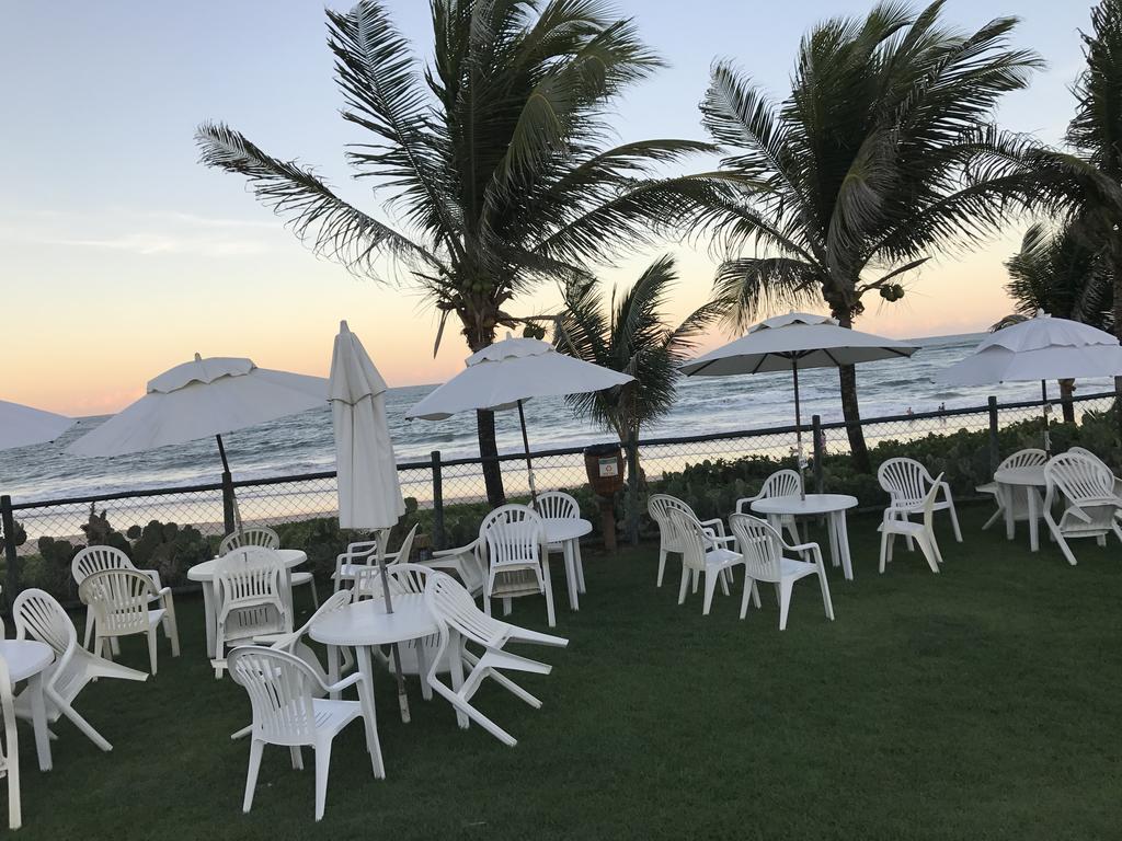Flat Guarajuba Beira Da Praia Pe Na Areia المظهر الخارجي الصورة