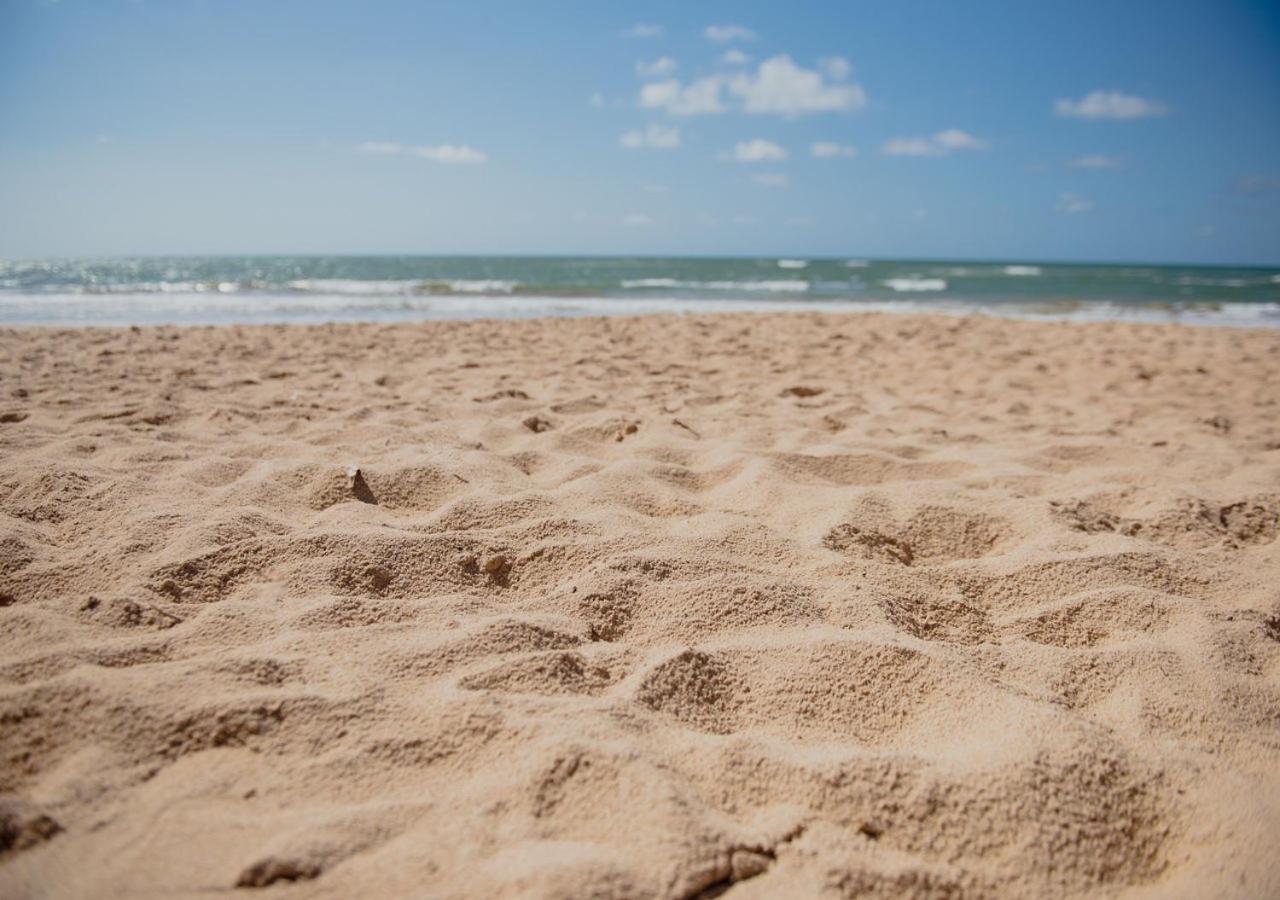 Flat Guarajuba Beira Da Praia Pe Na Areia المظهر الخارجي الصورة
